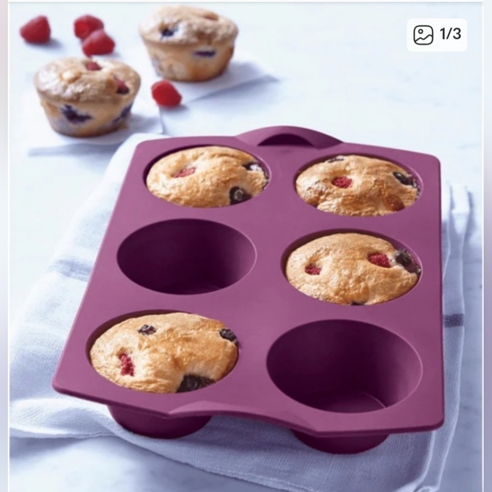 Tupperware Silicone 6-Cup Muffin Form Deep Purple Tupcakes Pan